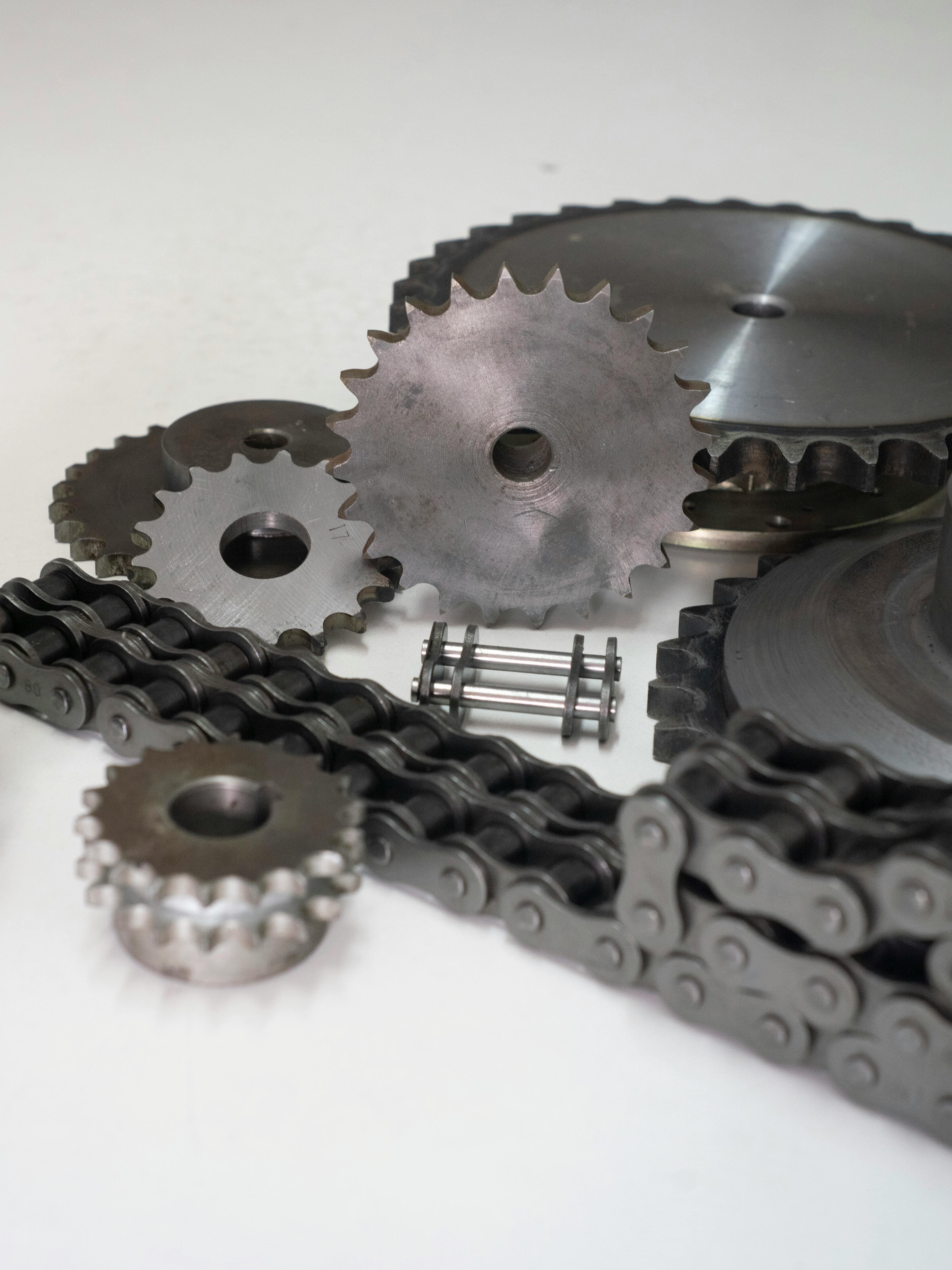 KIT CHAINE + PIGNON — moto tricycle Kaolack ESPACE MOTO KOSSI
